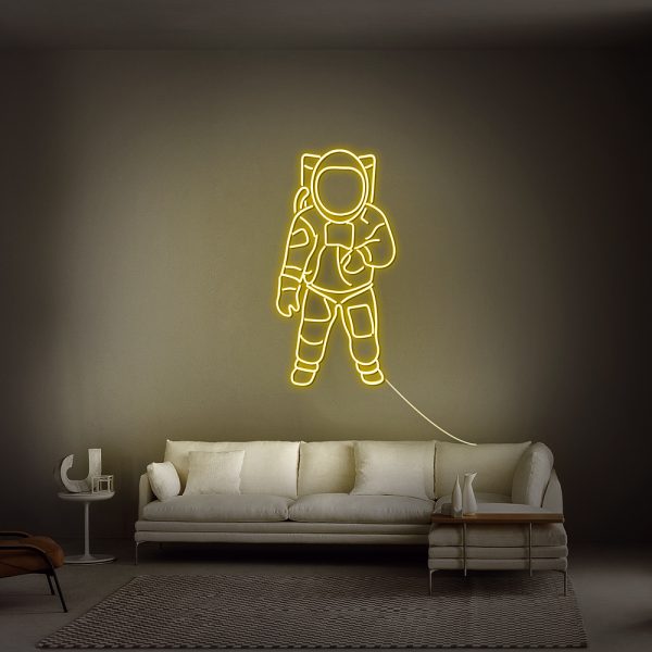 astronaut (8) astronaut (8)